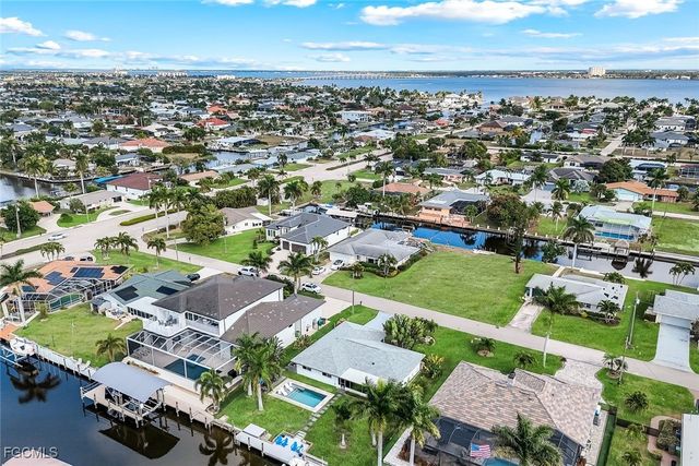 5614 De Soto CT, Cape Coral, FL 33904