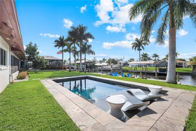 5614 De Soto CT, Cape Coral, FL 33904