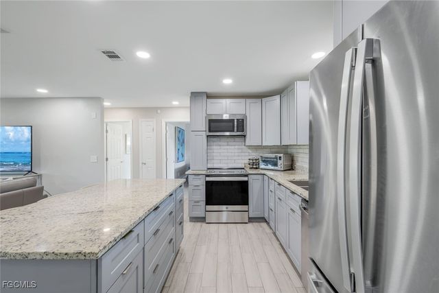 5614 De Soto CT, Cape Coral, FL 33904