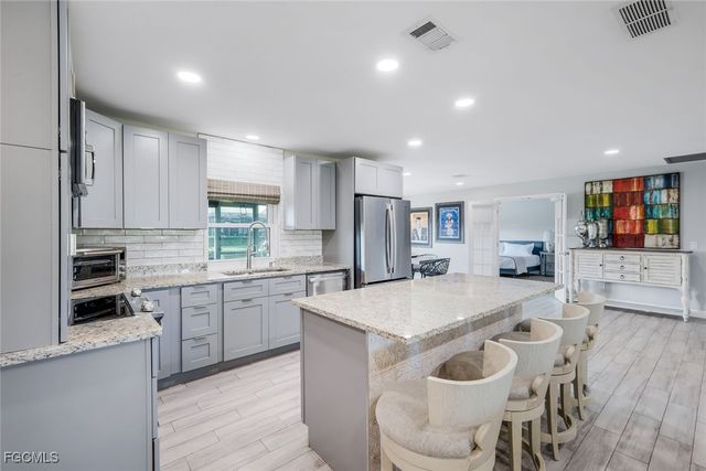 5614 De Soto CT, Cape Coral, FL 33904