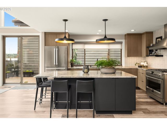 345 N LOTUS BEACH Dr, Portland, OR 97217