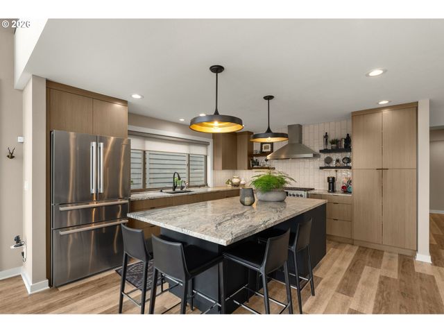 345 N LOTUS BEACH Dr, Portland, OR 97217