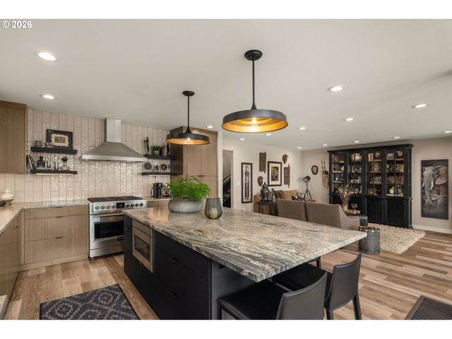 345 N LOTUS BEACH Dr, Portland, OR 97217