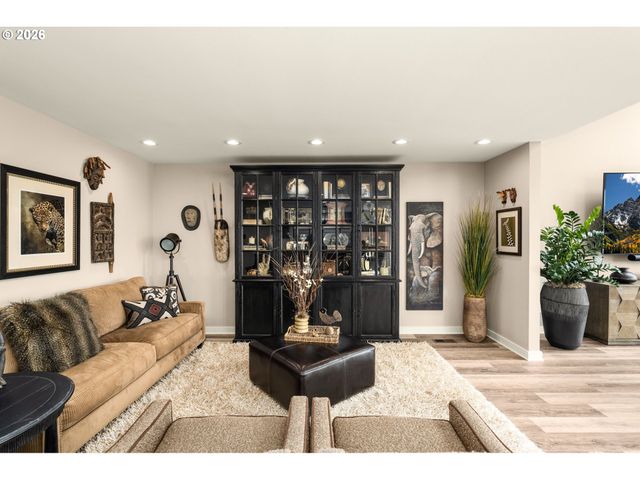 345 N LOTUS BEACH Dr, Portland, OR 97217