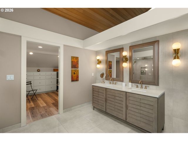 345 N LOTUS BEACH Dr, Portland, OR 97217