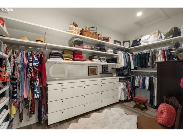 345 N LOTUS BEACH Dr, Portland, OR 97217