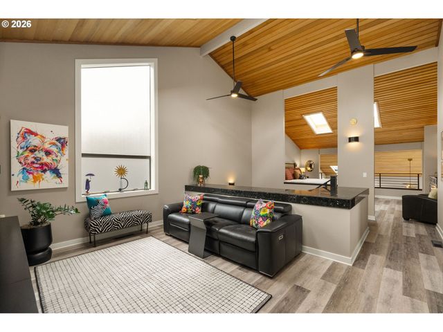 345 N LOTUS BEACH Dr, Portland, OR 97217