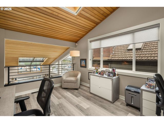 345 N LOTUS BEACH Dr, Portland, OR 97217