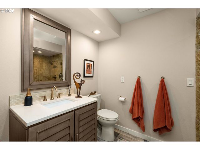 345 N LOTUS BEACH Dr, Portland, OR 97217