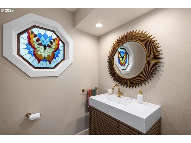 345 N LOTUS BEACH Dr, Portland, OR 97217