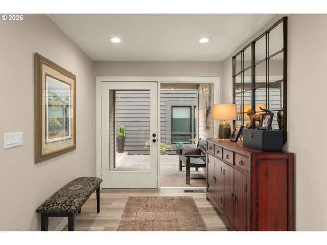 345 N LOTUS BEACH Dr, Portland, OR 97217