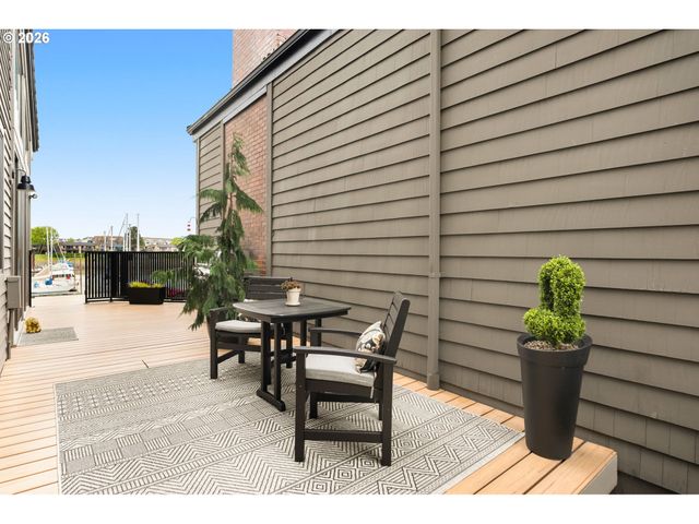 345 N LOTUS BEACH Dr, Portland, OR 97217