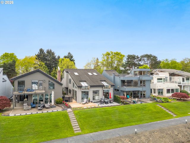 345 N LOTUS BEACH Dr, Portland, OR 97217