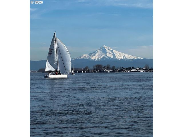 345 N LOTUS BEACH Dr, Portland, OR 97217