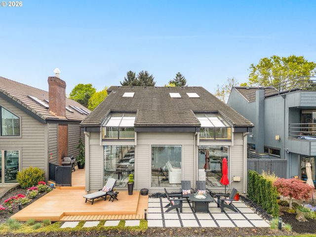 345 N LOTUS BEACH Dr, Portland, OR 97217