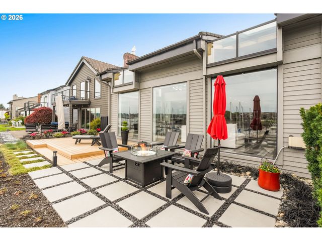 345 N LOTUS BEACH Dr, Portland, OR 97217