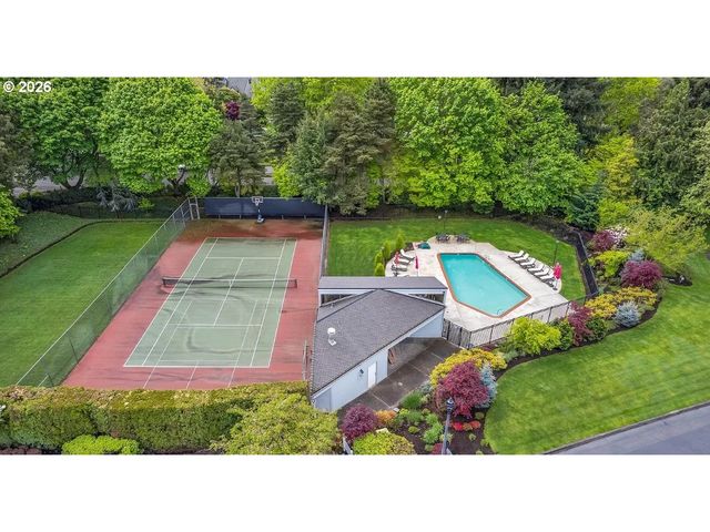 345 N LOTUS BEACH Dr, Portland, OR 97217