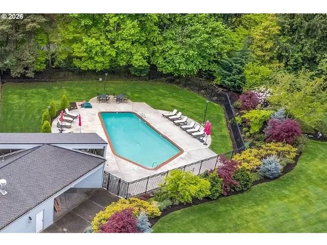345 N LOTUS BEACH Dr, Portland, OR 97217