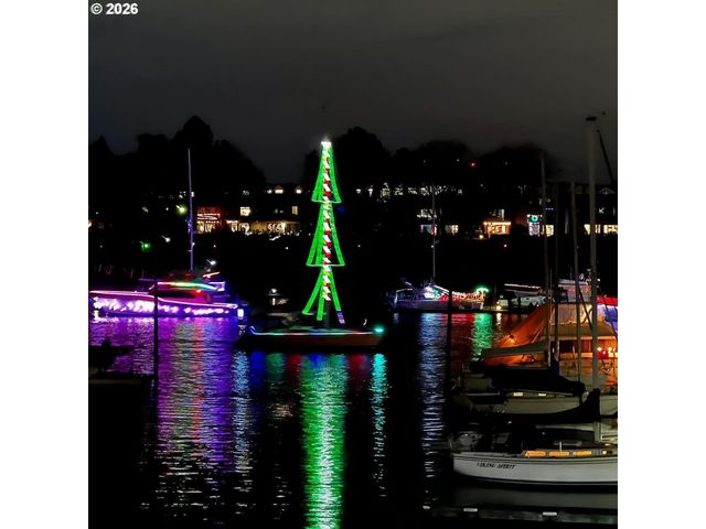 345 N LOTUS BEACH Dr, Portland, OR 97217