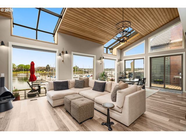 345 N LOTUS BEACH Dr, Portland, OR 97217