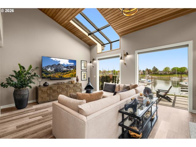 345 N LOTUS BEACH Dr, Portland, OR 97217