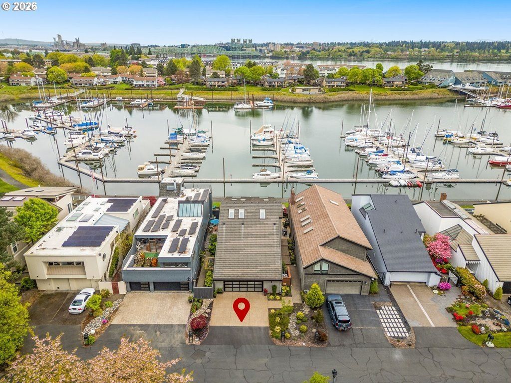 345 N LOTUS BEACH Dr, Portland, OR 97217