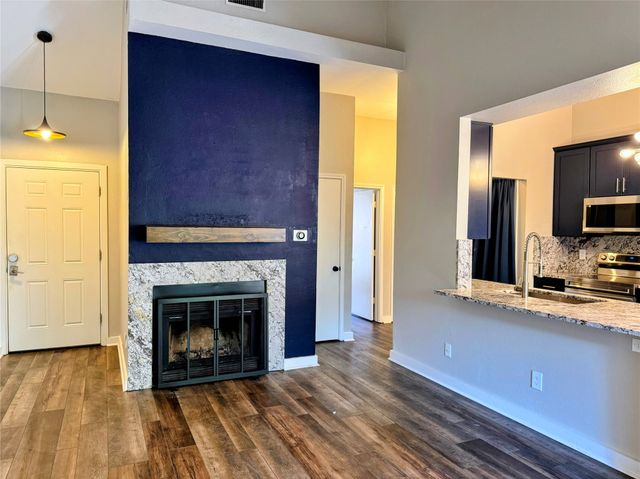 2506 Wedglea Drive 802, Dallas, TX 75211
