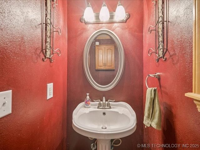 201 W 20th Street, Owasso, OK 74055