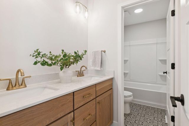 6181 Harkness Avenue S, Cottage Grove, MN 55016