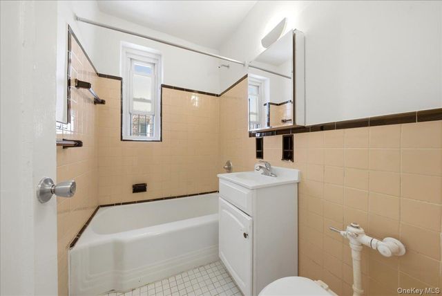2080 Barnes Avenue 2D, Bronx, NY 10462