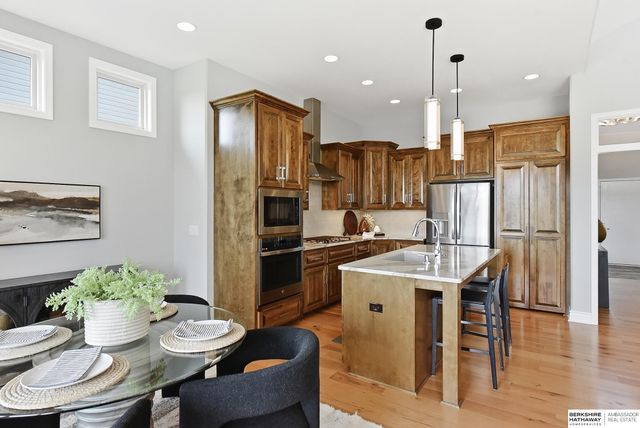 10726 S 127th Plaza, Omaha, NE 68138