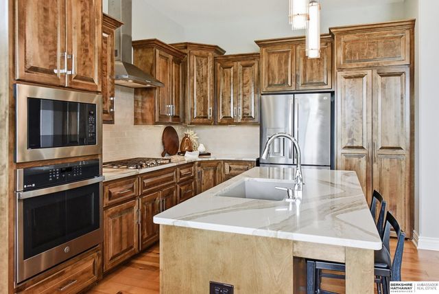 10726 S 127th Plaza, Omaha, NE 68138