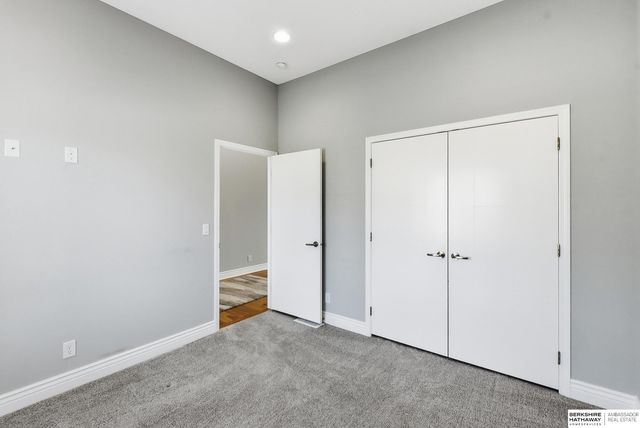 10726 S 127th Plaza, Omaha, NE 68138