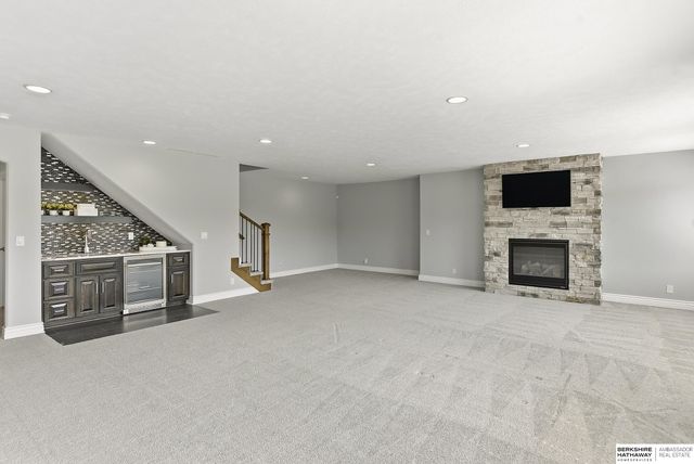 10726 S 127th Plaza, Omaha, NE 68138