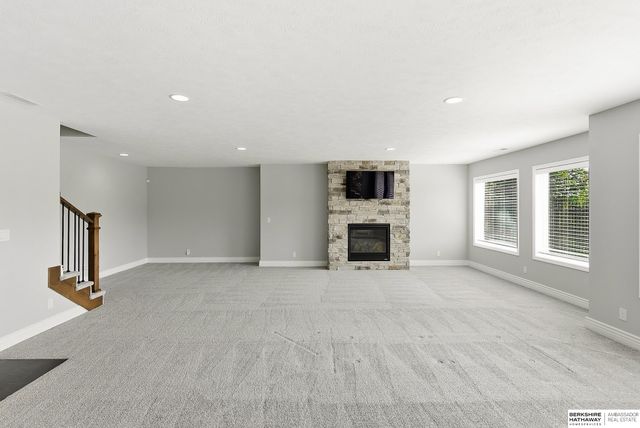 10726 S 127th Plaza, Omaha, NE 68138