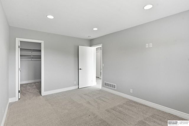 10726 S 127th Plaza, Omaha, NE 68138