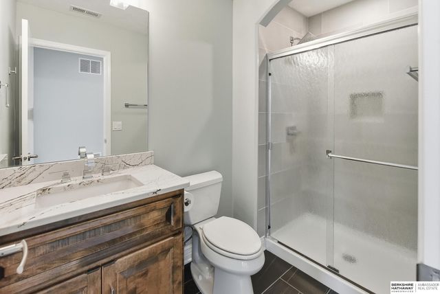 10726 S 127th Plaza, Omaha, NE 68138
