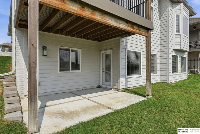 10726 S 127th Plaza, Omaha, NE 68138