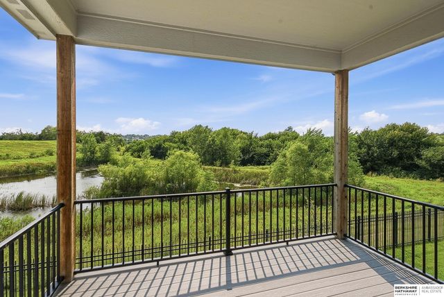 10726 S 127th Plaza, Omaha, NE 68138