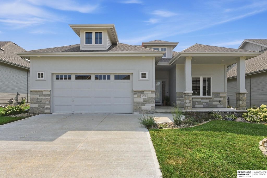 10726 S 127th Plaza, Omaha, NE 68138