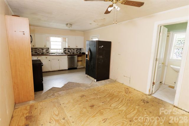 329 Finley Avenue NW, Lenoir, NC 28645
