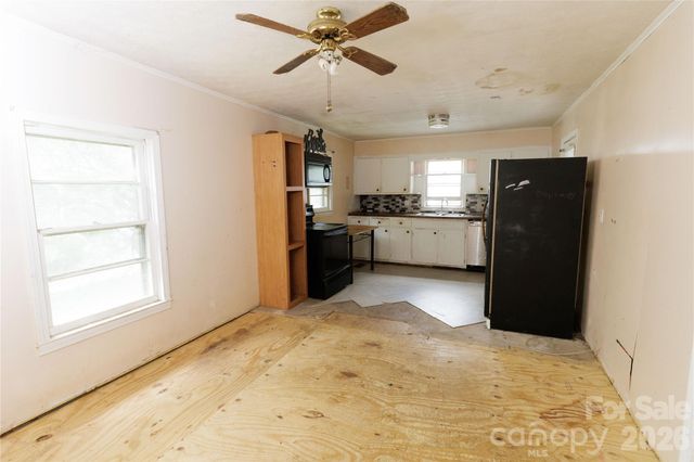329 Finley Avenue NW, Lenoir, NC 28645