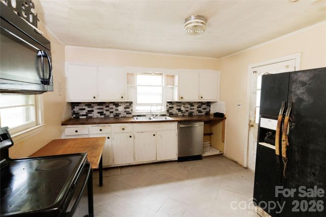 329 Finley Avenue NW, Lenoir, NC 28645