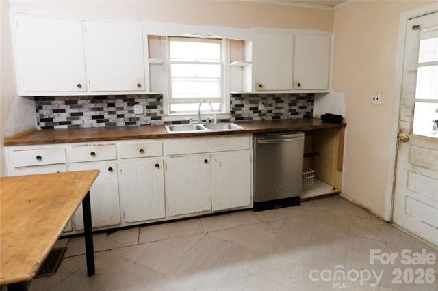 329 Finley Avenue NW, Lenoir, NC 28645