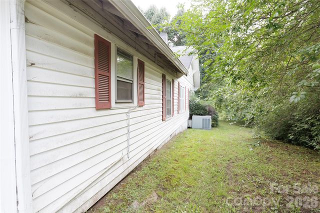 329 Finley Avenue NW, Lenoir, NC 28645