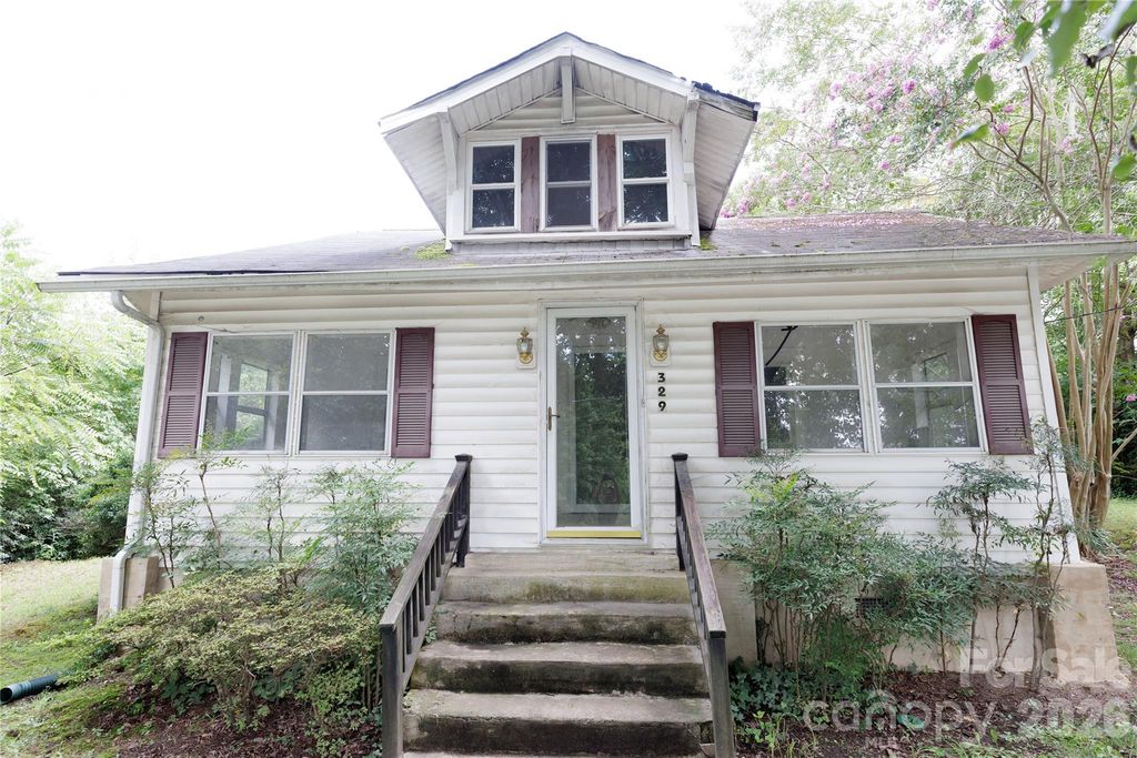 329 Finley Avenue NW, Lenoir, NC 28645