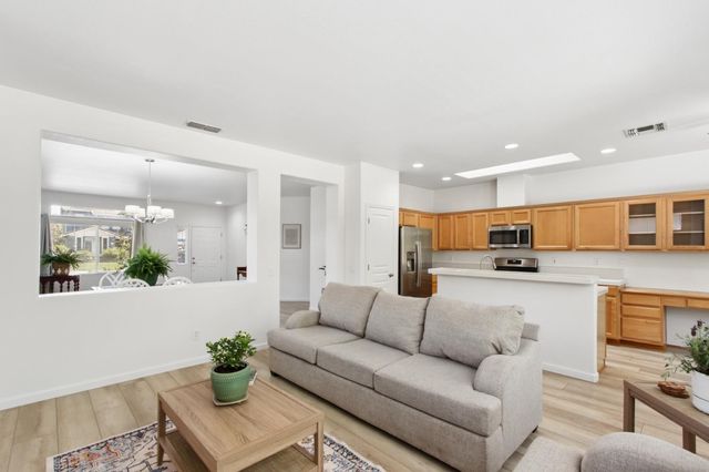 214 Saint Tropez, Lincoln, CA 95648