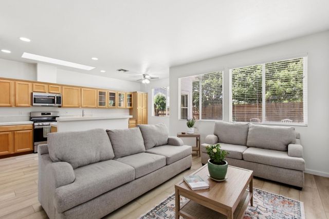 214 Saint Tropez, Lincoln, CA 95648