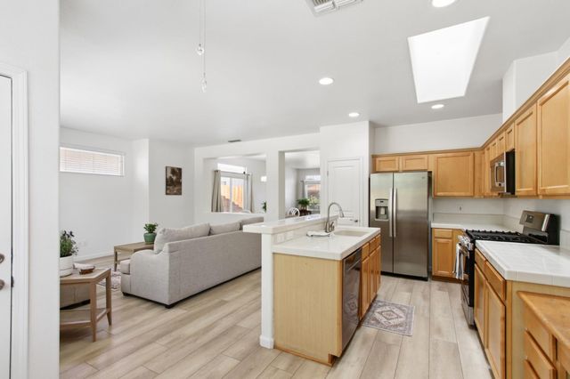 214 Saint Tropez, Lincoln, CA 95648