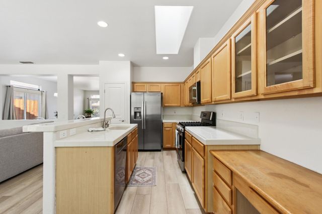 214 Saint Tropez, Lincoln, CA 95648